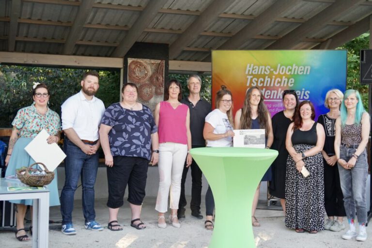 Tschiche-Demokratiepreis 2025 vergeben an „Bündnis für Demokratie Altmark“ und „Omas gegen Rechts Harz“